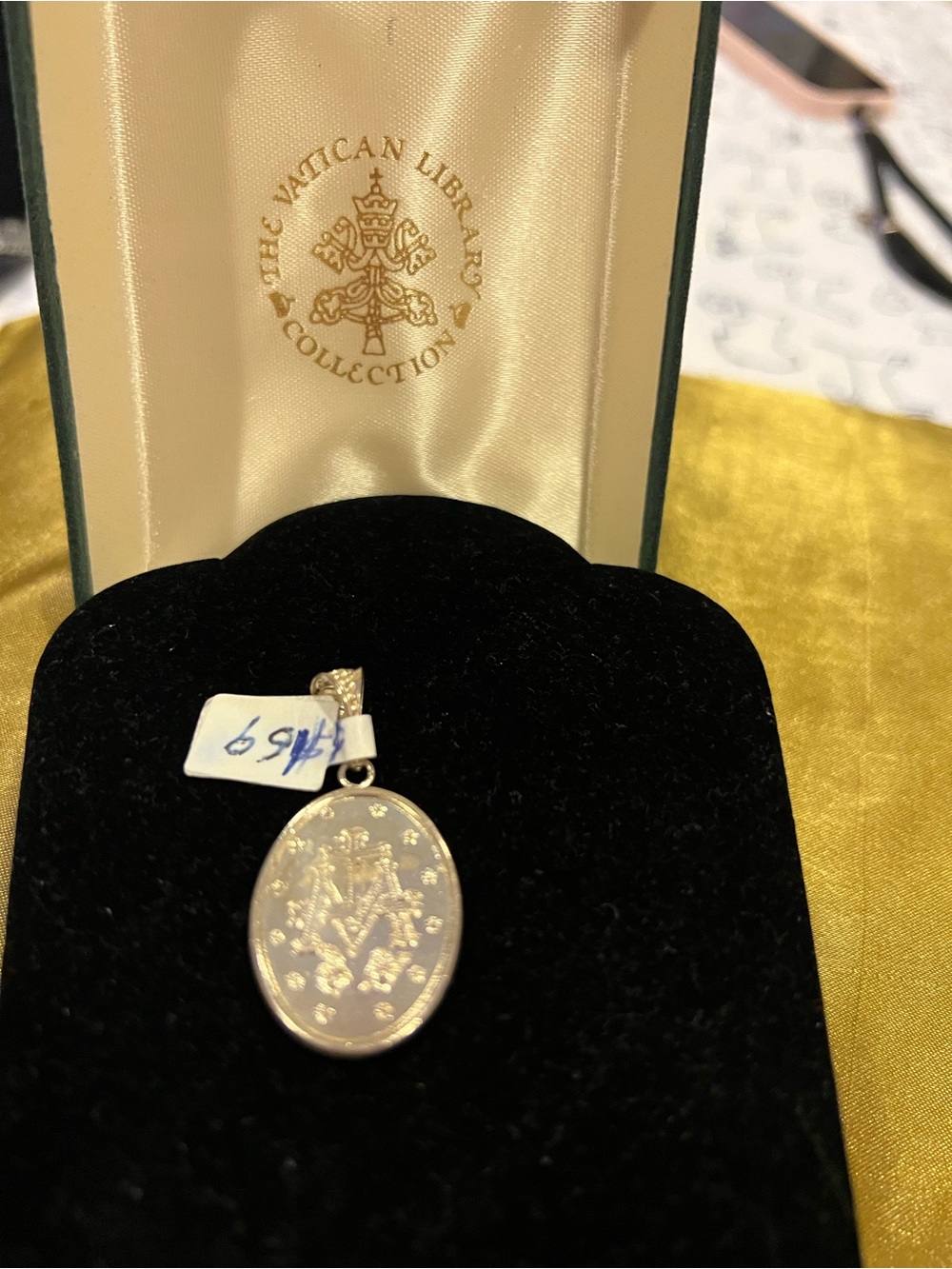 Vatican Library Collection -Tone Marian Oval Pendant n 925 silver & 18k gold